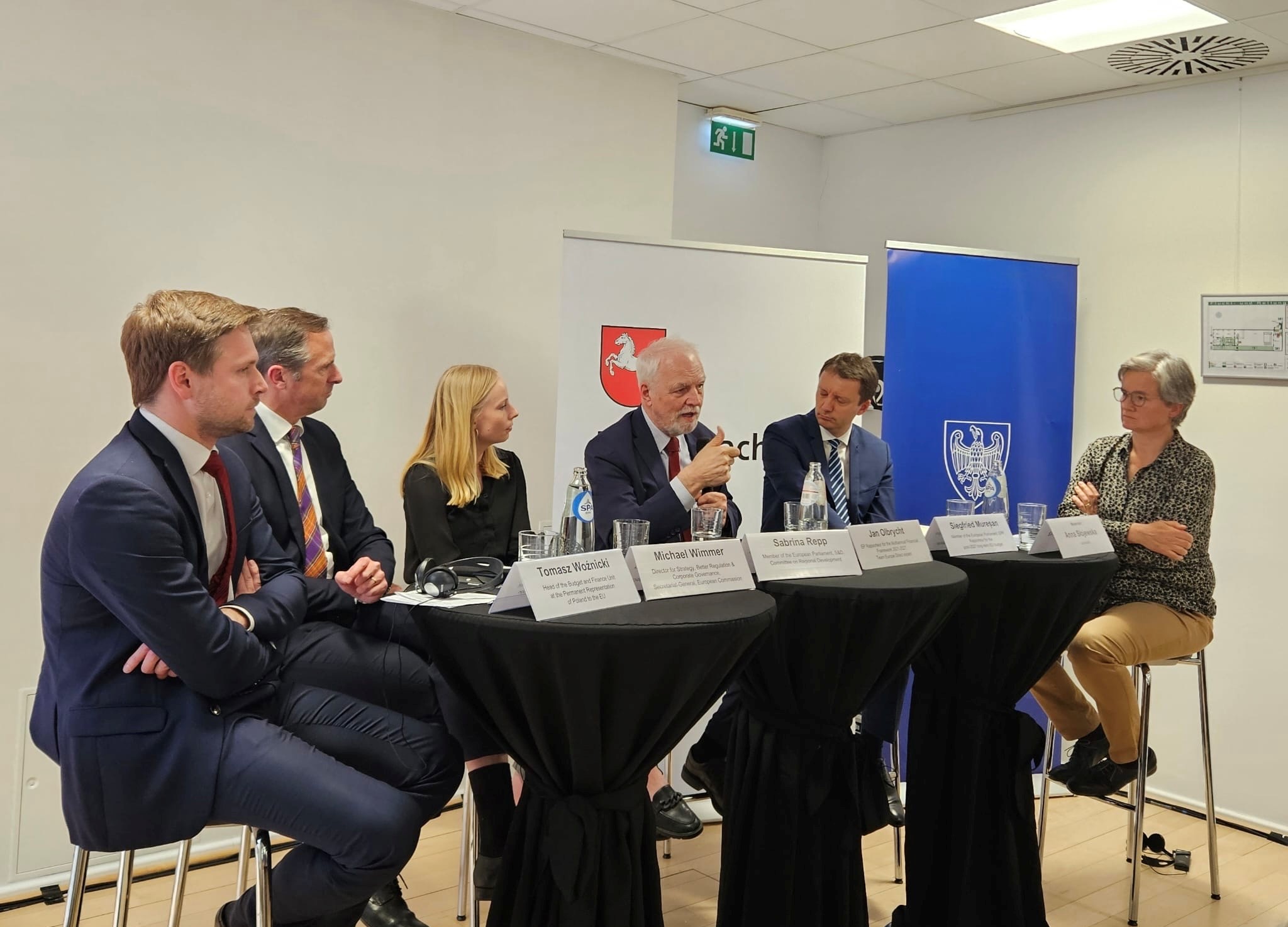 Debata panelowa z udziałem posłów do Parlamentu Europejskiego przedstawicieli Komisji Europejskiej oraz polskiej prezydencji w Radzie UE moderowana przez A. Słojewską