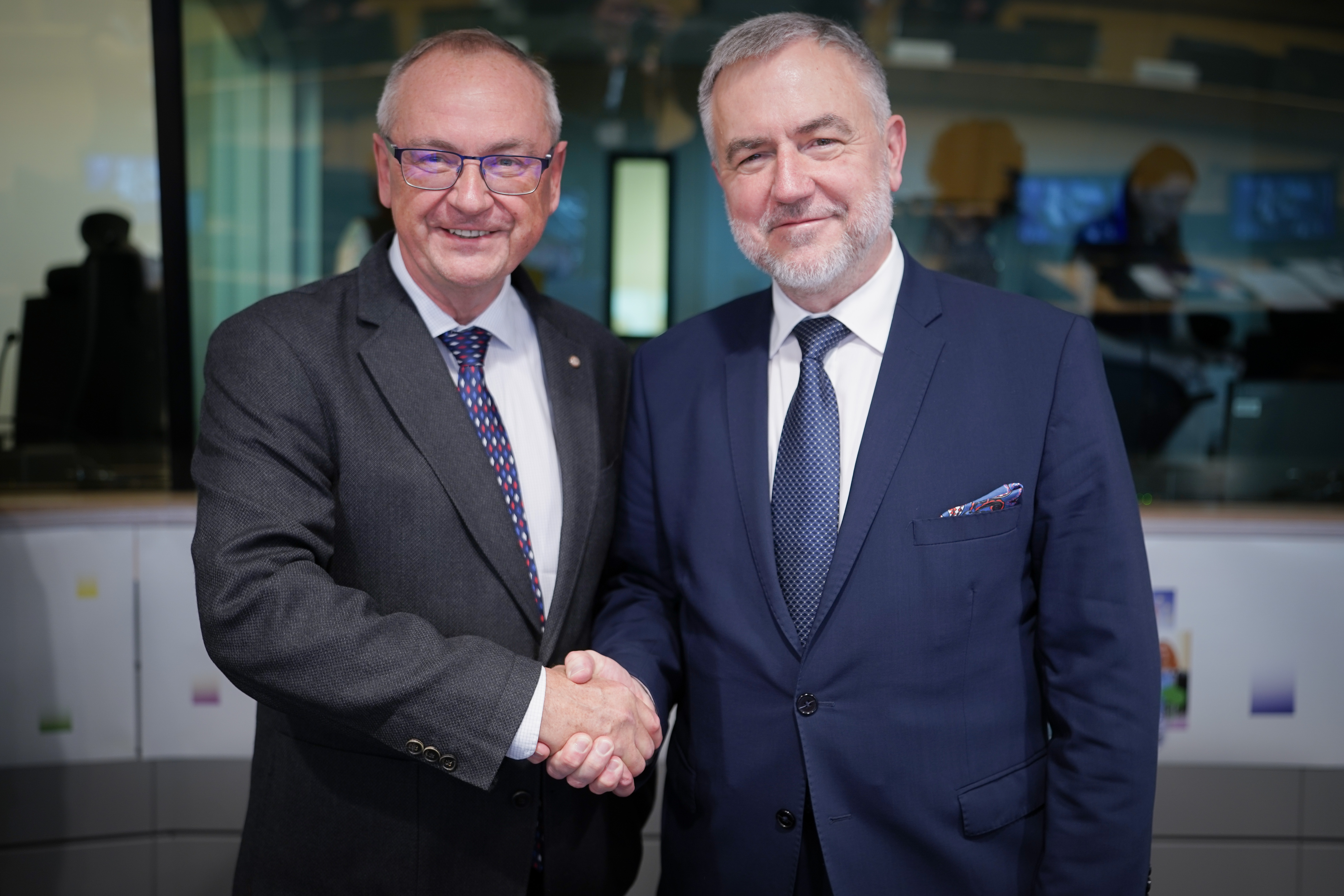 Przewodniczący czeskiej delegacji R. Linek i przewodniczący polskiej delegacji M. Woźniak autor Prague House
