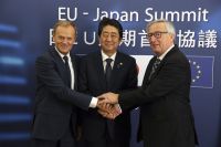 z22063309IFDonald Tusk Jena Claude Juncker Shinzo Abe